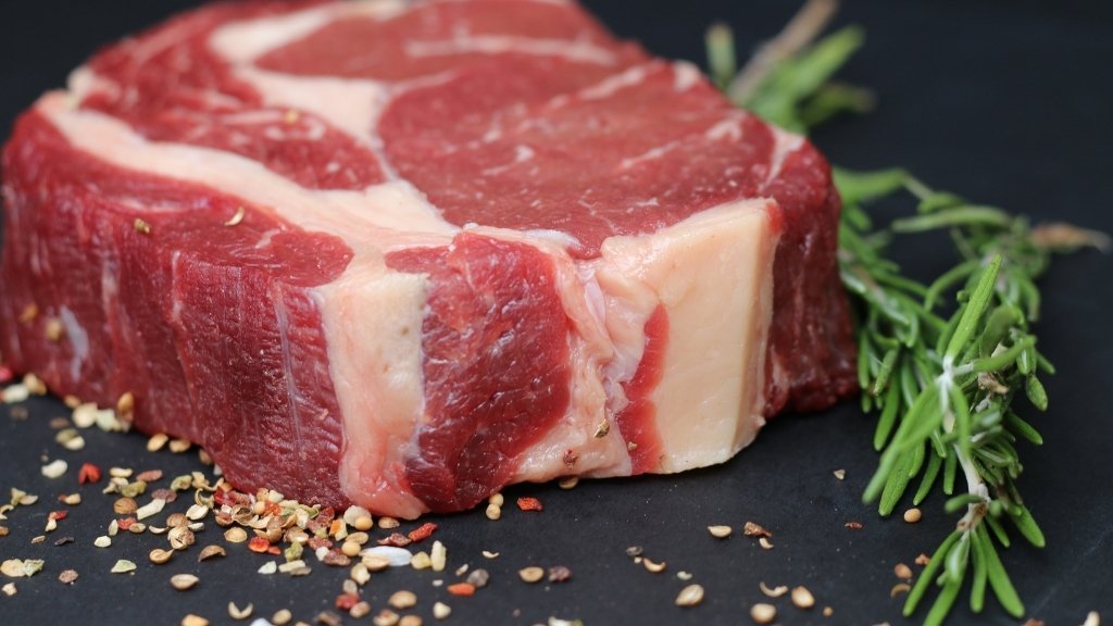carne rossa guida completa quanta mangiarne proprietà danni