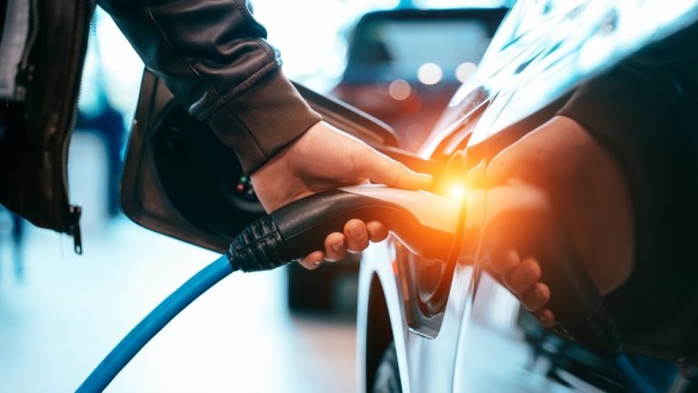 auto elettrica o auto a combustione o auto ibrida quale scegliere? ecco le differenze
